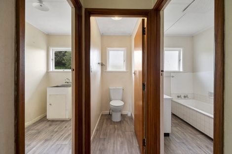 Photo of property in 16 Gordon Terrace, Hunterville, 4730