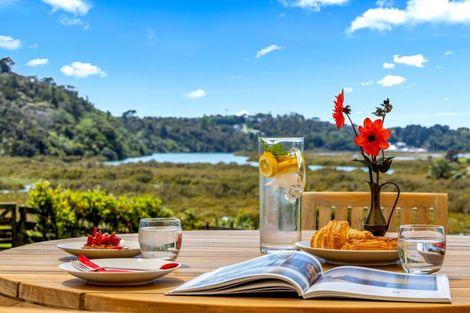 Photo of property in 85 Whangaparaoa Road, Red Beach, 0932