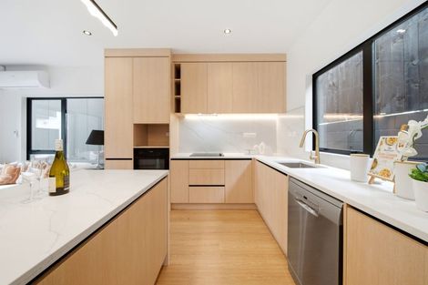 Photo of property in 18b Sunnyhill Crescent, Sunnyhills, Auckland, 2010