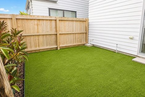 Photo of property in 47d Gossamer Drive, Pakuranga Heights, Auckland, 2010
