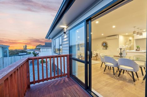 Photo of property in 18a Lydford Place, Glendene, Auckland, 0602