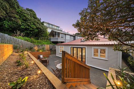 Photo of property in 129 Melbourne Road, Island Bay, Wellington, 6023