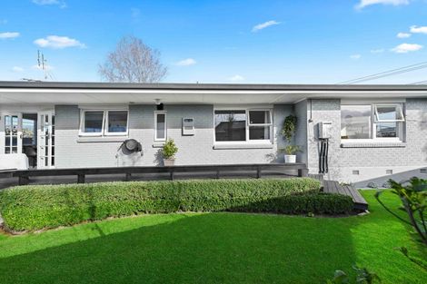 Photo of property in 37 Braid Road, St Andrews, Hamilton, 3200