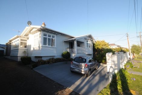 Photo of property in 1/46 Old Lake Road, Narrow Neck, Auckland, 0624