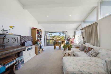 Photo of property in 6 Jenanne Place, Totara Vale, Auckland, 0629