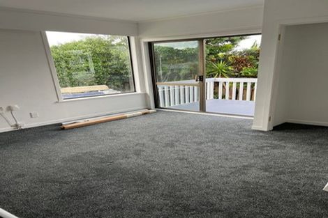 Photo of property in 2 Springside Place, New Lynn, Auckland, 0600