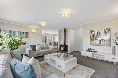 Photo of property in 123 Oreil Avenue, West Harbour, Auckland, 0618