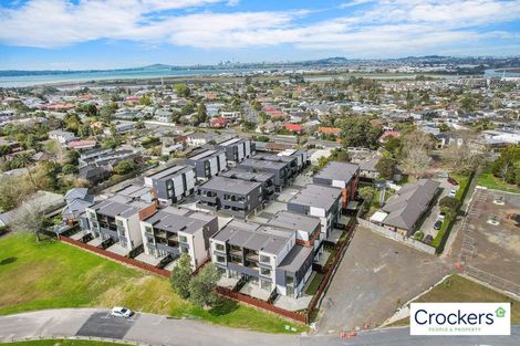 Photo of property in 4/2 Treasure Lane, Te Atatu South, Auckland, 0610