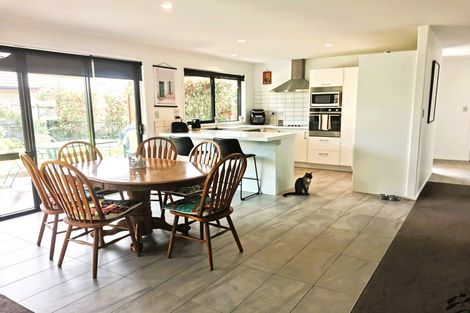 Photo of property in 16 Roto View, One Tree Point, 0118