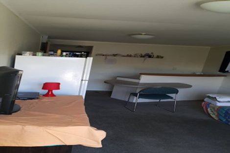 Photo of property in 2/523 Glenfield Road, Glenfield, Auckland, 0629