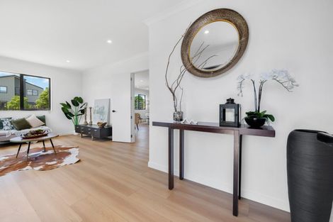 Photo of property in 14 Parkmore Drive, Rosehill, Papakura, 2113