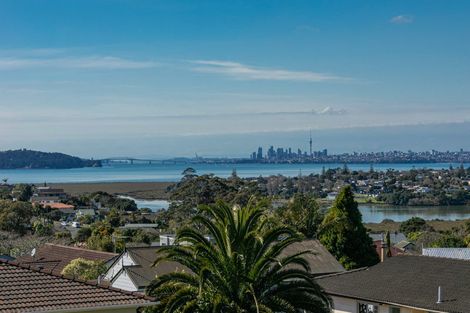 Photo of property in 44 West Harbour Drive, West Harbour, Auckland, 0618
