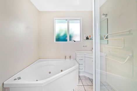 Photo of property in 48 Grahams Road, Ilam, Christchurch, 8041