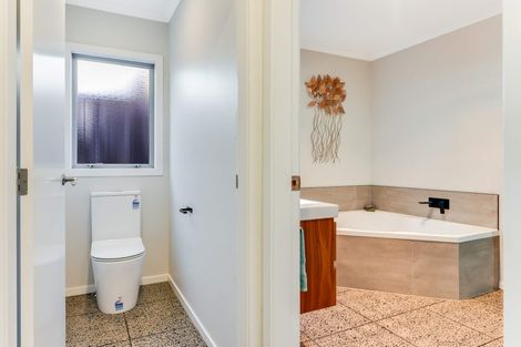 Photo of property in 7 Greenfield Drive, Western Heights, Hamilton, 3200