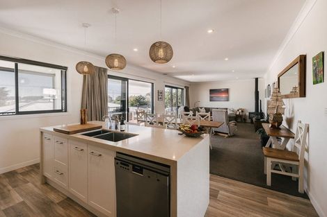 Photo of property in 50a Pratt Avenue, Foxton Beach, Foxton, 4815