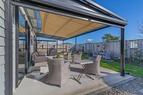 Photo of property in 8 Ash Close, Levin, 5510
