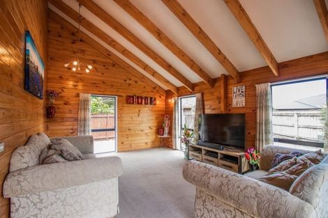 Photo of property in 18 Wood Leigh, Paraparaumu Beach, Paraparaumu, 5032