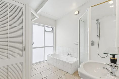 Photo of property in 29 Highland Avenue, Titirangi, Auckland, 0604