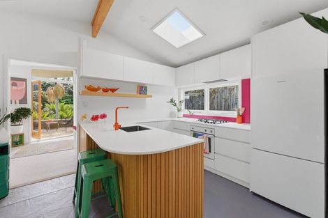 Photo of property in 37 Wairau Road, Oakura, 4314