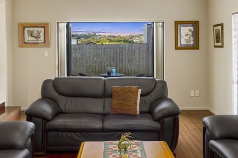 Photo of property in 53 Medallion Drive, Oteha, Auckland, 0632