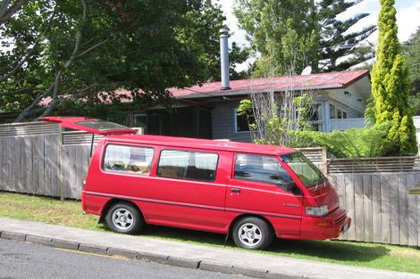 Photo of property in 66 Taupo Street, Green Bay, Auckland, 0604