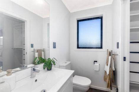 Photo of property in 2 Opaoa Way, Aotea, Porirua, 5024