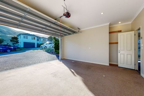 Photo of property in 82 Amesbury Drive, Churton Park, Wellington, 6037