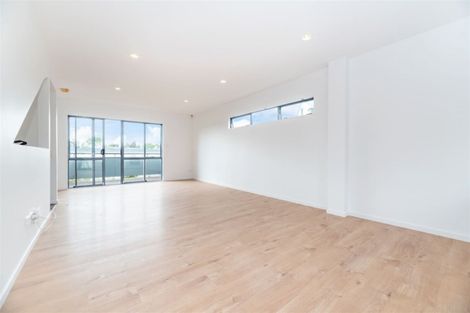 Photo of property in Lakeview Terrace, 22/14 Ambrico Place, New Lynn, Auckland, 0600