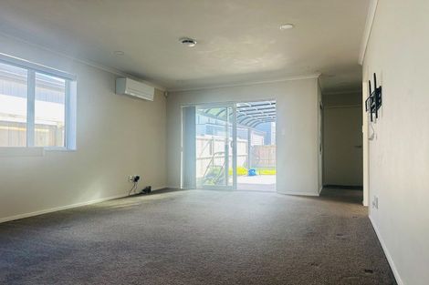 Photo of property in 3 Farmland Road, Papakura, 2110