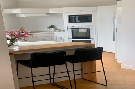 Photo of property in 1/70 Ocean View Road, Northcote, Auckland, 0627