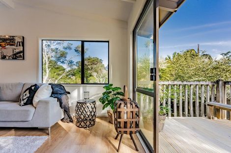 Photo of property in 2/104 Ocean View Road, Northcote, Auckland, 0627