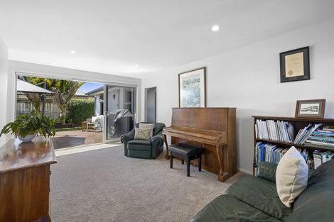 Photo of property in 8 Wentworth Lane, Waiwhakaiho, New Plymouth, 4312