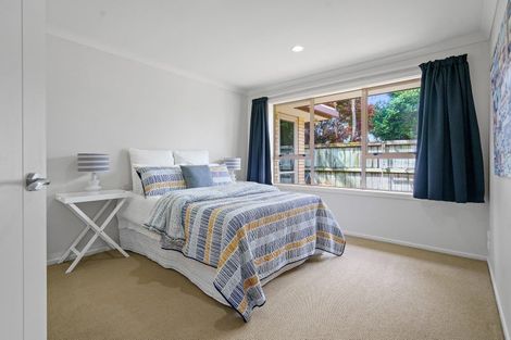 Photo of property in 1 Glenroy Place, Green Bay, Auckland, 0604