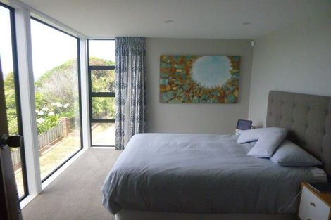 Photo of property in 124 Nevay Road, Karaka Bays, Wellington, 6022