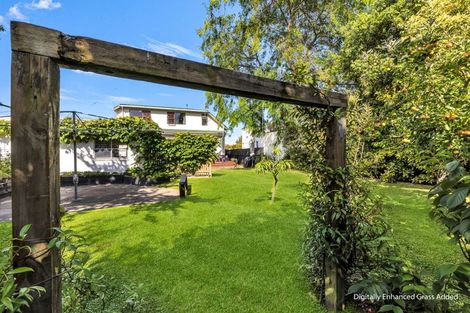 Photo of property in 5 Rangitira Avenue, Palmerston North, 4414