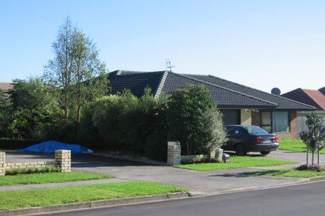 Photo of property in 26 Frank Bunce Grove, Flat Bush, Auckland, 2019