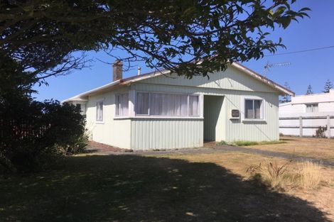 Photo of property in 96 Domett Street, Waitara, 4320