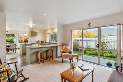 Photo of property in 6 Glen Loch Place, Paraparaumu, 5032