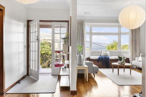 Photo of property in 7 Knoll Street, Island Bay, Wellington, 6023