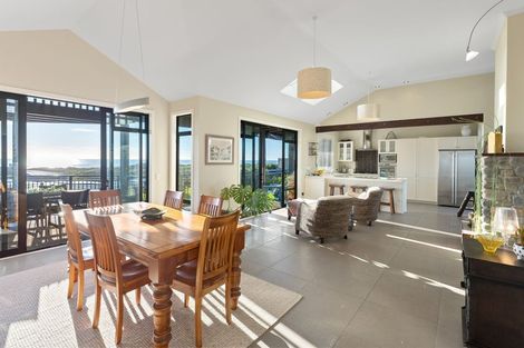 Photo of property in 8 Beachview Grove, Peka Peka, Waikanae, 5391