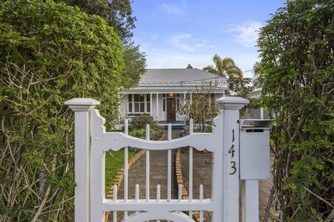 Photo of property in 143 Vauxhall Road, Narrow Neck, Auckland, 0624