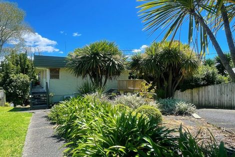 Photo of property in 1/9 Fuchsia Place, Birkdale, Auckland, 0626