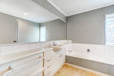 Photo of property in 37 Nearco Street, Randwick Park, Auckland, 2105