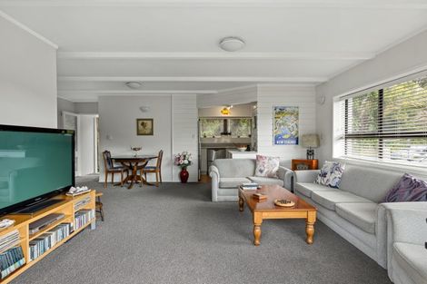 Photo of property in 6 Waiwera Road, Waiwera, Orewa, 0994