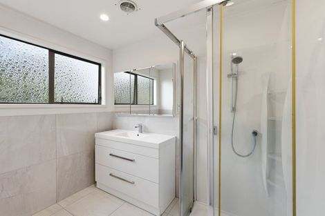 Photo of property in 142 Weatherly Road, Torbay, Auckland, 0630