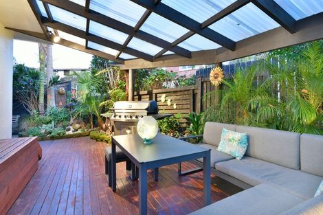 Photo of property in 2/6 Duncansby Road, Stanmore Bay, Whangaparaoa, 0932