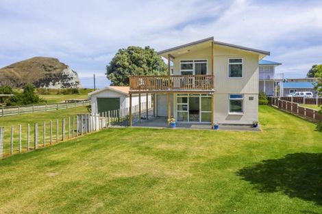 Photo of property in 88 Newcastle Street, Mahia, 4198