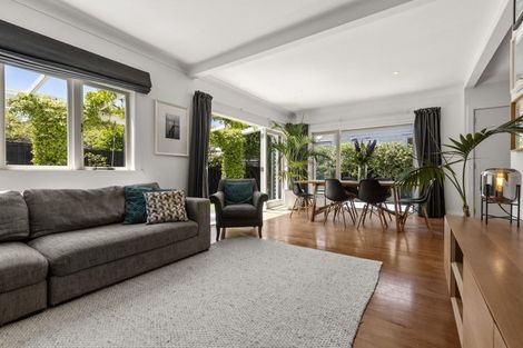 Photo of property in 1/118 Victoria Road, Devonport, Auckland, 0624