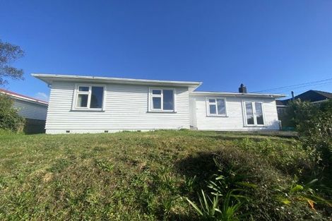 Photo of property in 68 Glanmire Road, Newlands, Wellington, 6037