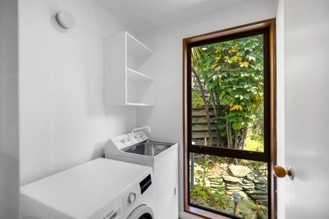 Photo of property in 5 Mackinnon Terrace, Sunshine Bay, Queenstown, 9300